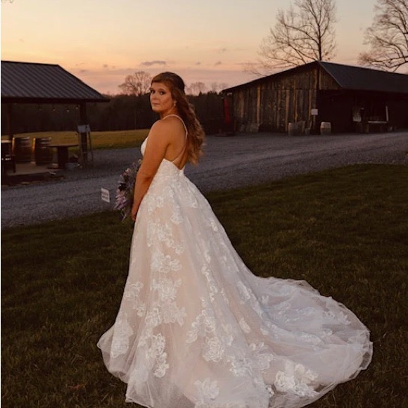 Beautiful Brand New Oleg Cassini Plus Size (street size 20) Wedding Gown $499! - Picture 4 of 8